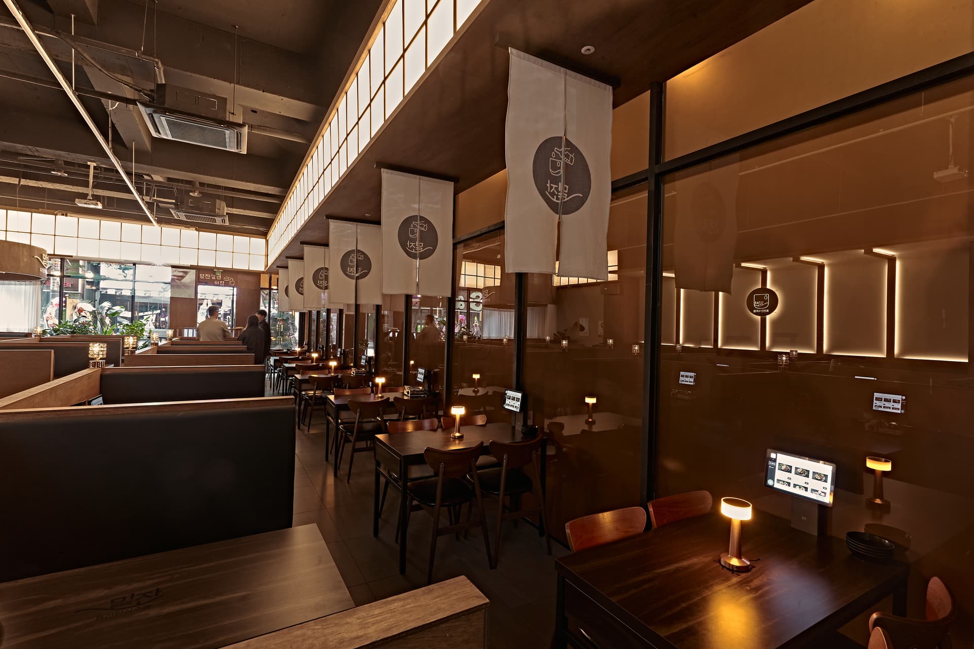 밑잔 작은 테이블