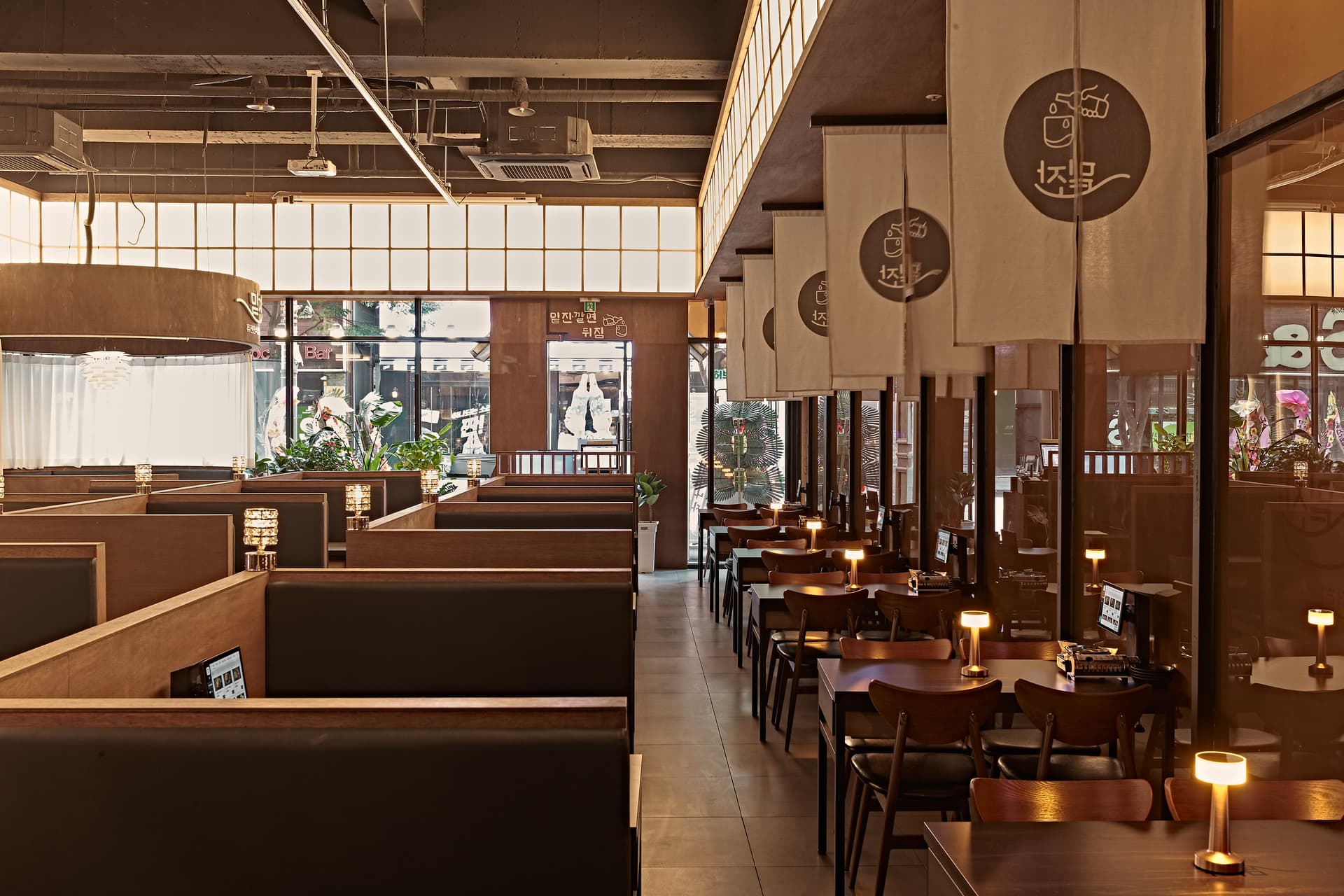 밑잔 테이블 확대